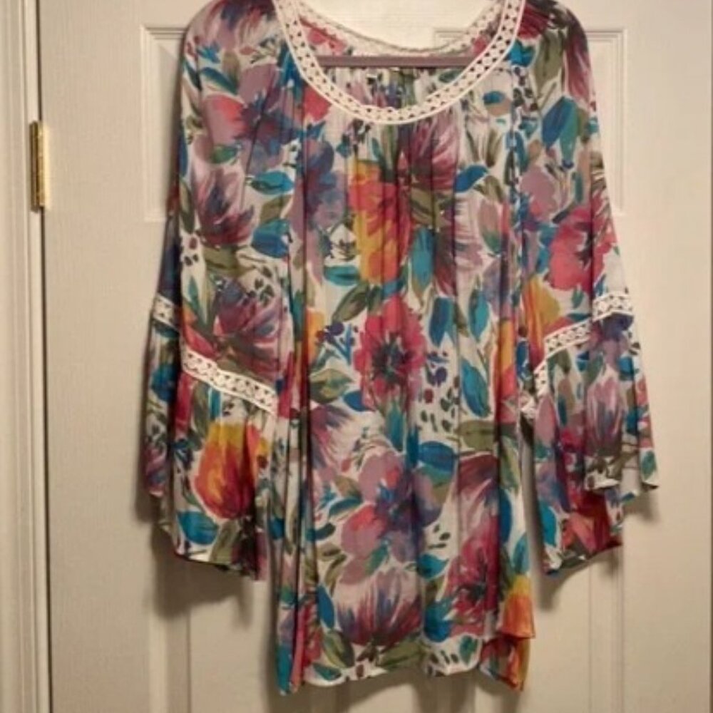 💥3 FOR $13!💥 SPENSE Woman | 2X | Floral Flowy Top with White Lace